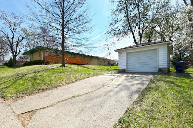 7422 Oak Brook Dr, Urbandale, IA 50322 - exterior space featuring aphalt driveway