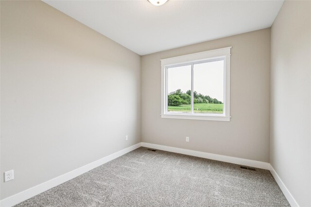 2311 N 8th Ave E, Newton, IA 50208 - carpeted empty room with baseboards
