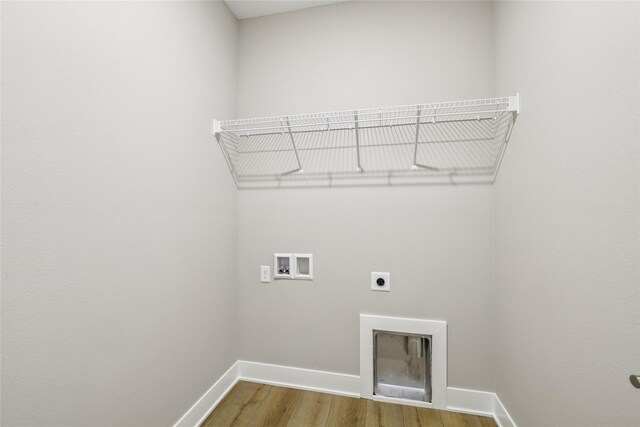 2311 N 8th Ave E, Newton, IA 50208 - laundry area featuring hookup for an electric dryer, hookup for a washing machine, and wood finished floors