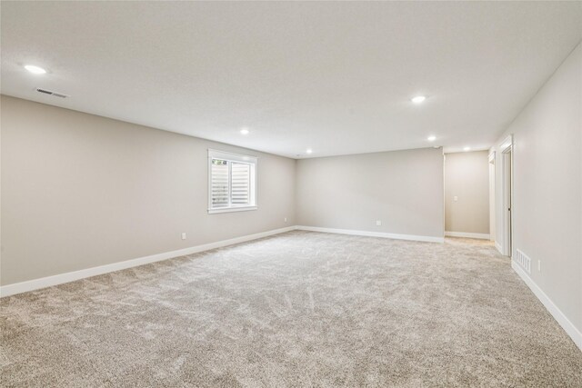 2311 N 8th Ave E, Newton, IA 50208 - empty room with light carpet and recessed lighting