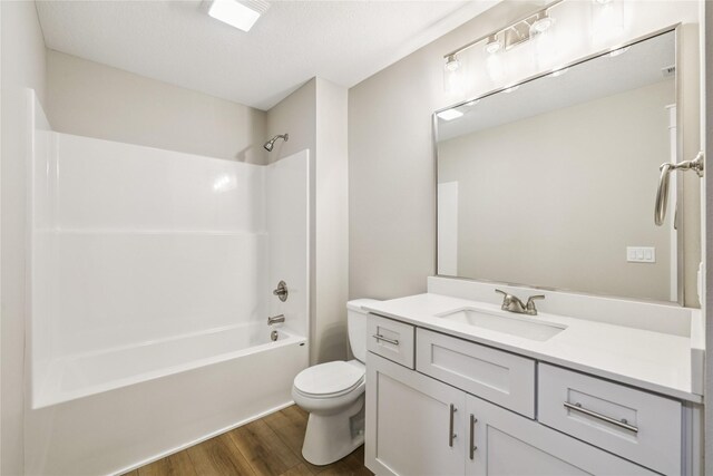 2311 N 8th Ave E, Newton, IA 50208 - bathroom featuring wood finished floors, vanity, and shower / washtub combination