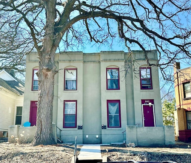 842 16th St Unit 4, Des Moines, IA 50314 - view of front of home with stucco siding