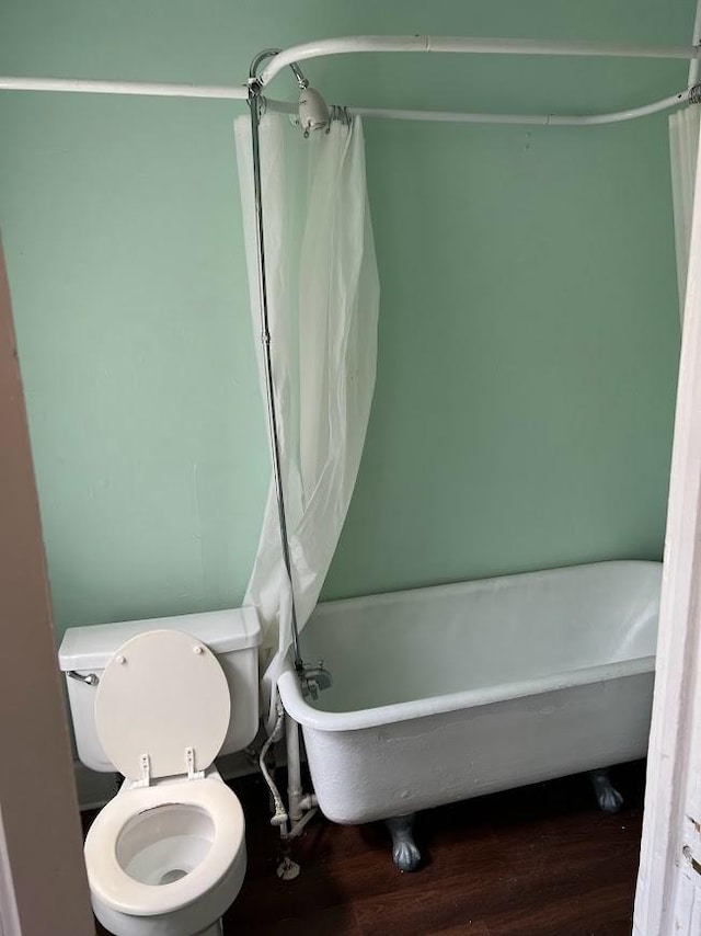 842 16th St Unit 4, Des Moines, IA 50314 - full bath with curtained shower, wood finished floors, a tub, and toilet