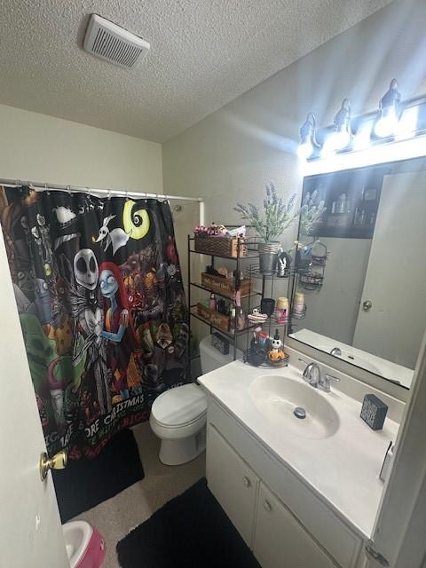 full bathroom with a textured ceiling, visible vents, a shower with shower curtain, toilet, and vanity