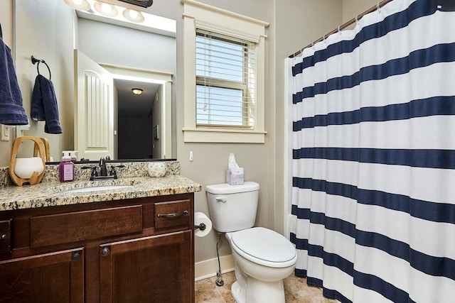 bathroom with a shower with shower curtain, baseboards, toilet, and vanity