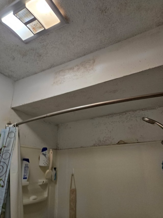 210 11th Ave SW, Altoona, IA 50009 - detailed view of a textured ceiling