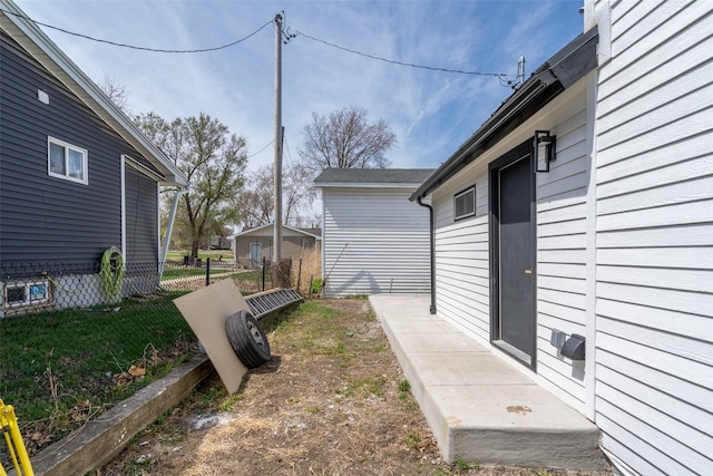 312 N 3rd Ave, Marshalltown, IA 50158 - view of yard featuring fence