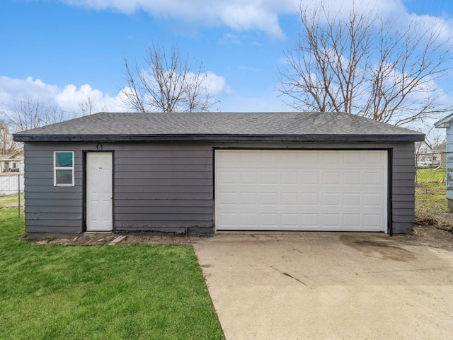 1309 Stewart St, Des Moines, IA 50316 - detached garage featuring fence