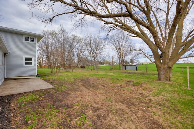 view of yard featuring a patio area