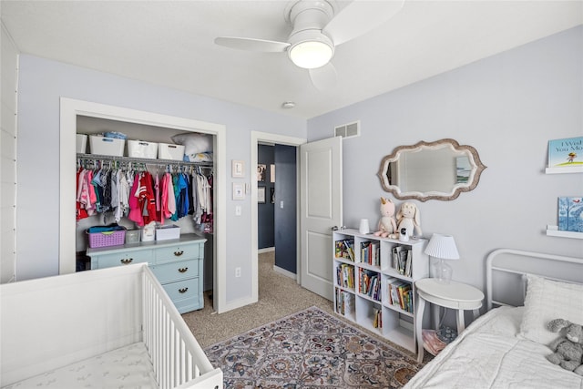 bedroom with baseboards, a ceiling fan, visible vents, and a closet