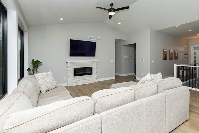 1040 W Trace Pl, Polk City, IA 50226 - living area with recessed lighting, vaulted ceiling, a ceiling fan, and baseboards