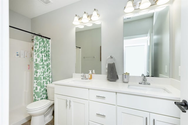 1040 W Trace Pl, Polk City, IA 50226 - full bathroom featuring curtained shower, a sink, double vanity, and toilet