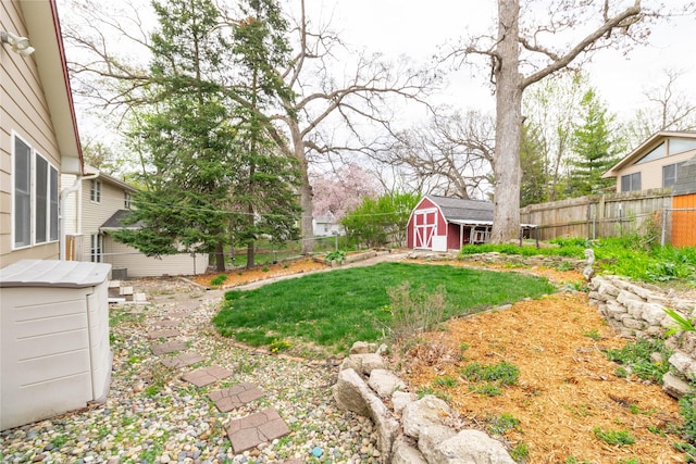 3514 Davisson Rd, Des Moines, IA 50310 - fenced backyard featuring a shed