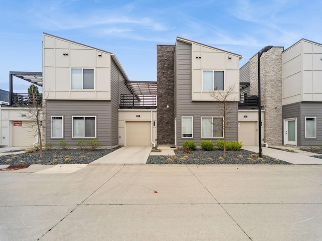 455 SW 12th St, Des Moines, IA 50309 - townhome / multi-family property with driveway