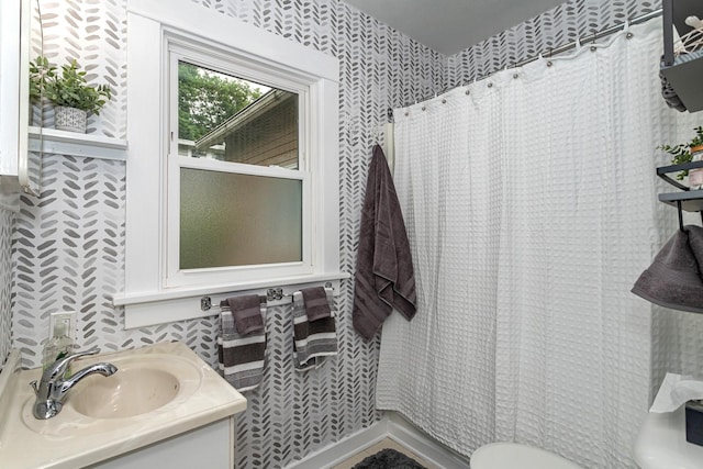 full bath with toilet, wallpapered walls, vanity, and a shower with shower curtain