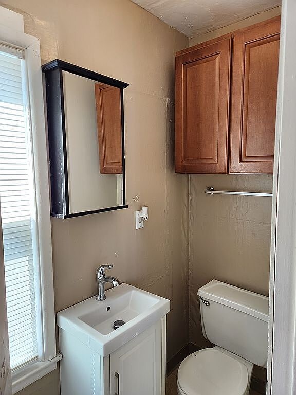 946 Miller Ave, Iowa City, IA 52246 - half bath featuring toilet and vanity