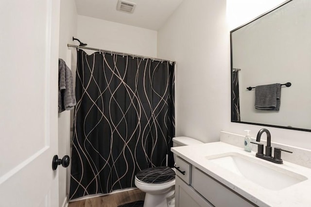 6635 NE 9th Ct, Des Moines, IA 50313 - bathroom featuring visible vents, toilet, a shower with curtain, and vanity