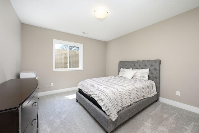 1616 Park Ave, Des Moines, IA 50315 - bedroom with light colored carpet