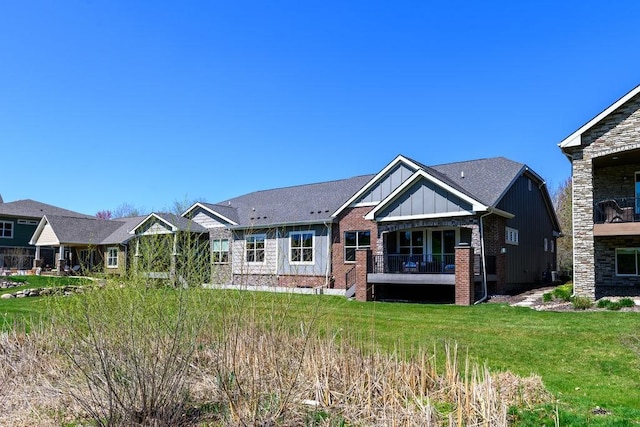 1616 Park Ave, Des Moines, IA 50315 - back of property featuring board and batten siding and brick siding