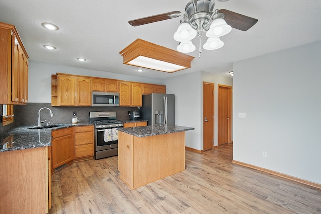 1410 Alderwood Dr, Altoona, IA 50009 - kitchen with a sink, stainless steel appliances, a kitchen island, light wood-type flooring, and a ceiling fan