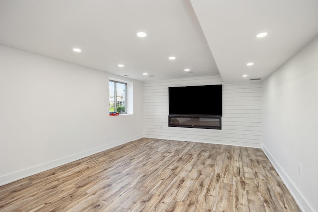 below grade area featuring visible vents, light wood-type flooring, recessed lighting, and baseboards