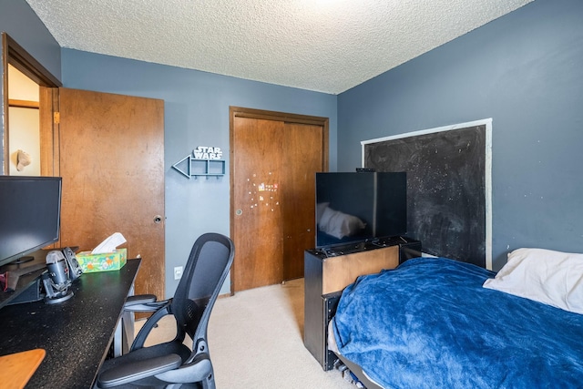 bedroom featuring a textured ceiling, a closet, and carpet