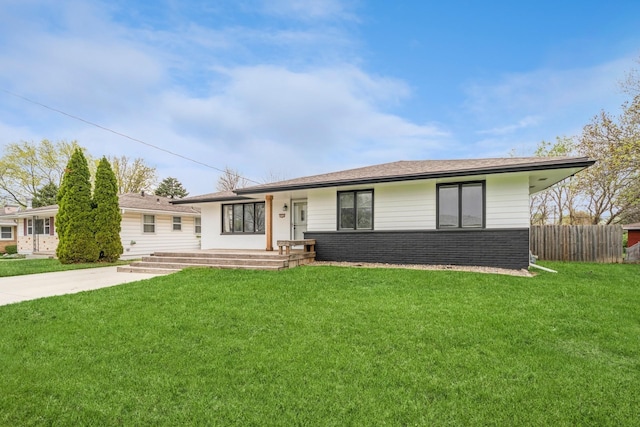 single story home featuring fence and a front lawn