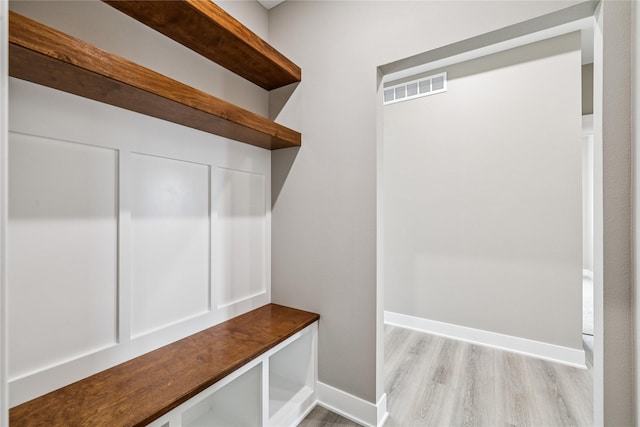 2323 N 8th Ave E, Newton, IA 50208 - mudroom featuring wood finished floors and baseboards