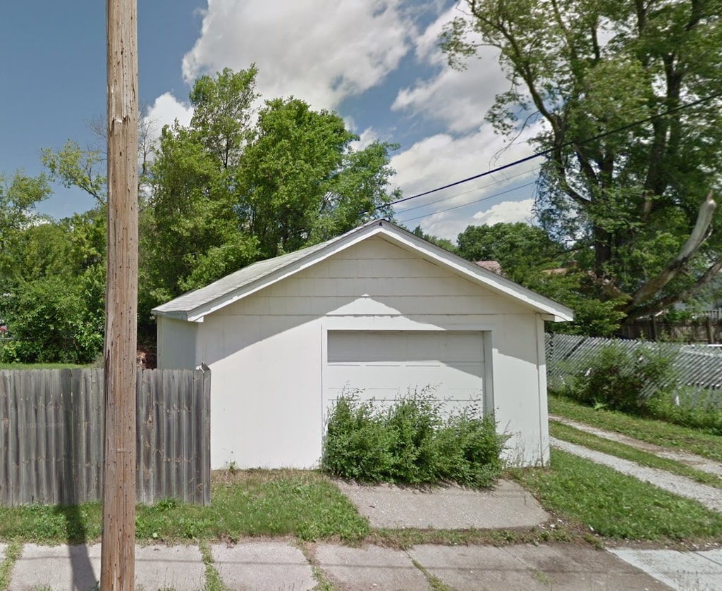 detached garage with fence