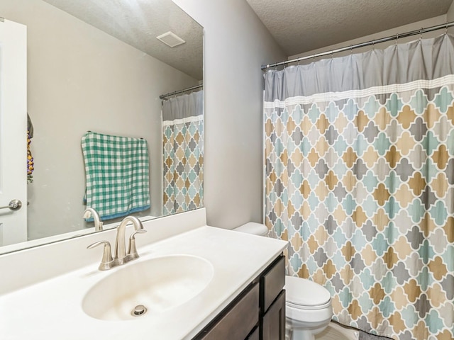 2035 SE Parkview Crossing Dr, Waukee, IA 50263 - full bath featuring toilet, a textured ceiling, vanity, and a shower with shower curtain