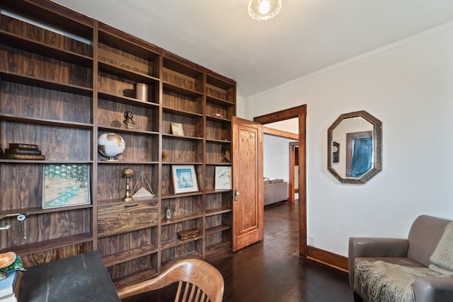 living area featuring ornamental molding, dark wood-style floors, and baseboards