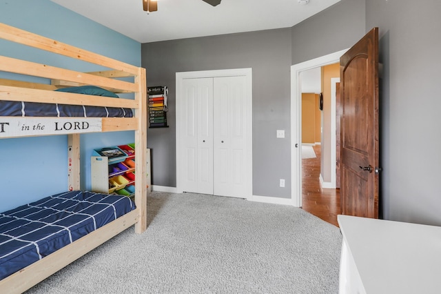 bedroom with baseboards, carpet flooring, a ceiling fan, and a closet