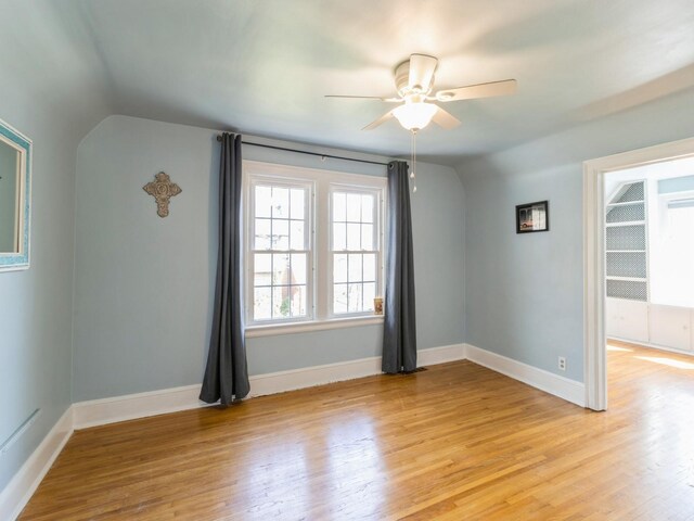 322 49th St, Des Moines, IA 50312 - unfurnished room with ceiling fan, light wood-style flooring, lofted ceiling, and baseboards