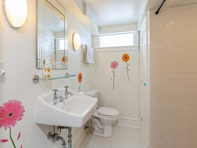 322 49th St, Des Moines, IA 50312 - full bathroom with toilet, a shower, tile patterned floors, and a sink