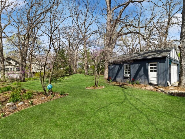 322 49th St, Des Moines, IA 50312 - view of grassy yard with an outbuilding