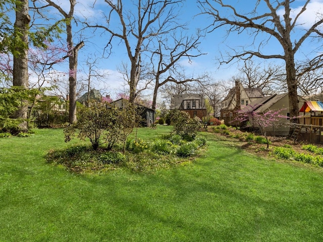 322 49th St, Des Moines, IA 50312 - view of grassy yard