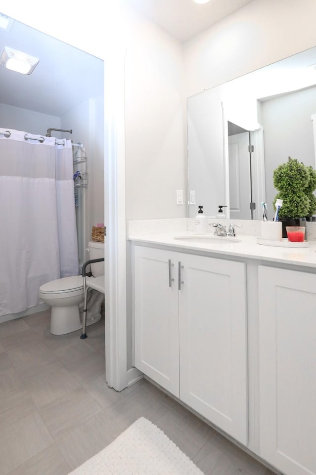 bathroom featuring vanity, a shower with shower curtain, and toilet