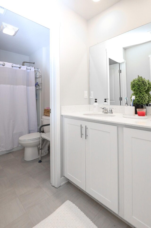 270 NW Charlestown Ln, Waukee, IA 50263 - full bath featuring vanity and curtained shower