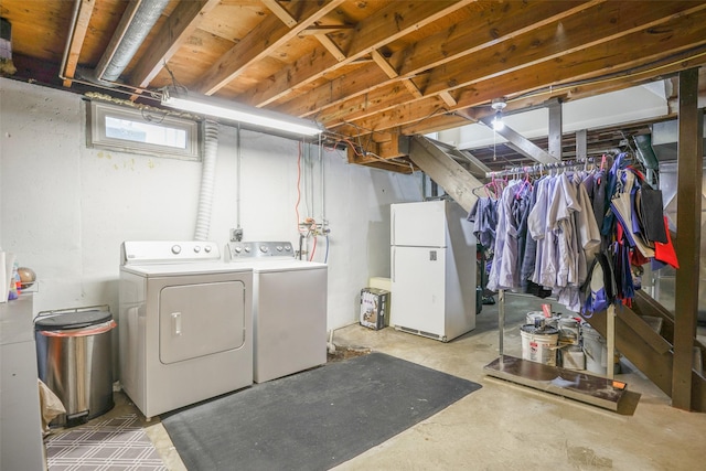 basement featuring freestanding refrigerator and independent washer and dryer