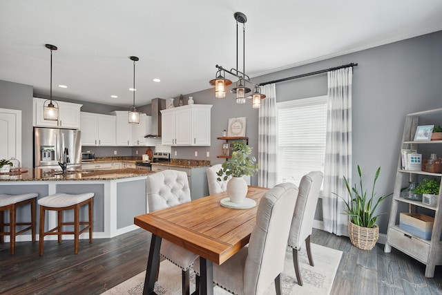dining room with recessed lighting, dark wood-style flooring, and baseboards