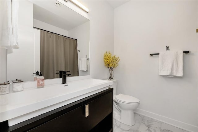 508 Indianola Rd Unit 1, Des Moines, IA 50315 - bathroom with curtained shower, baseboards, vanity, toilet, and marble finish floor