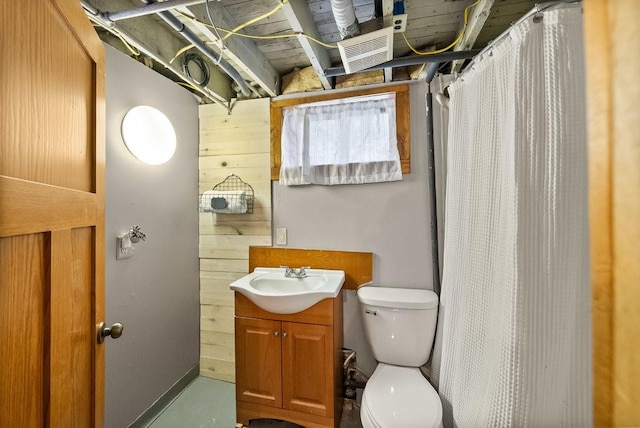 4714 Douglas Ave, Des Moines, IA 50310 - bathroom featuring vanity, a shower with curtain, and toilet