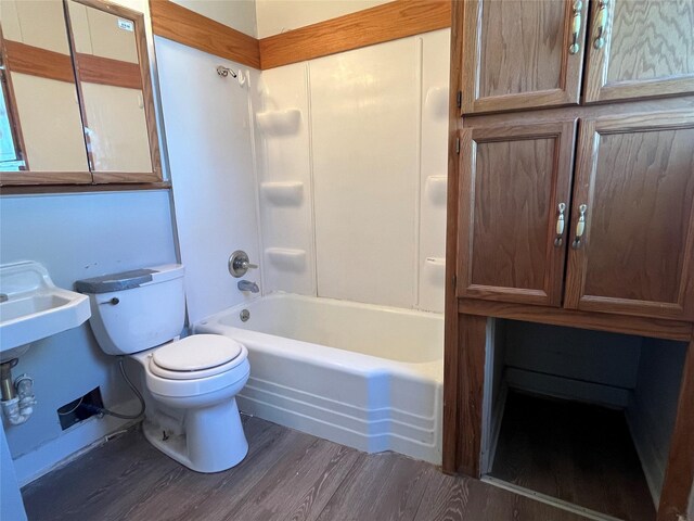 2104 23rd St, Des Moines, IA 50310 - full bath featuring bathtub / shower combination, toilet, and wood finished floors