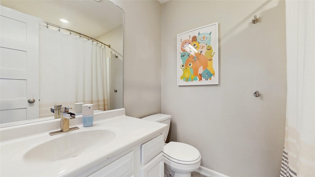 1009 SE 5th St, Grimes, IA 50111 - full bathroom featuring vanity, toilet, and a shower with curtain