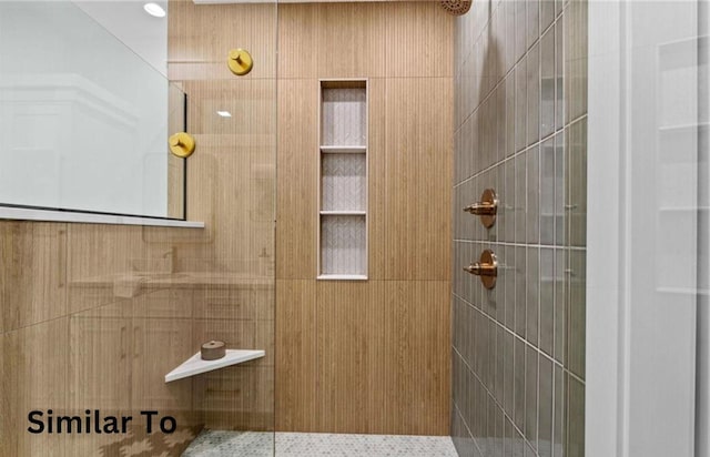 355 NW Red Oak Dr, Waukee, IA 50263 - full bathroom featuring tiled shower