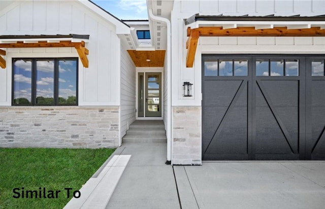 355 NW Red Oak Dr, Waukee, IA 50263 - property entrance with board and batten siding