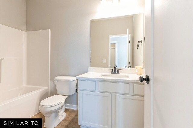 2917 6th Ave SW, Altoona, IA 50009 - bathroom with bathtub / shower combination, wood finished floors, vanity, baseboards, and toilet