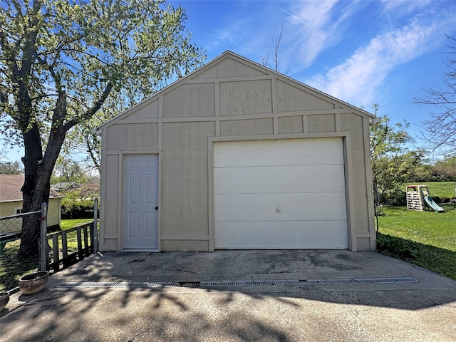 608 12th St, West Des Moines, IA 50265 - detached garage featuring driveway