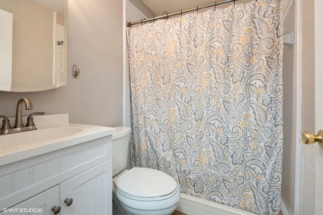 full bathroom with vanity, toilet, and a shower with curtain