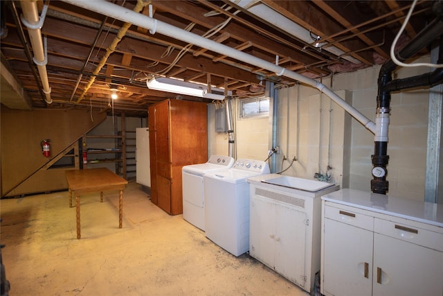 1606 N 8th Ave E, Newton, IA 50208 - below grade area with a sink and washer and dryer